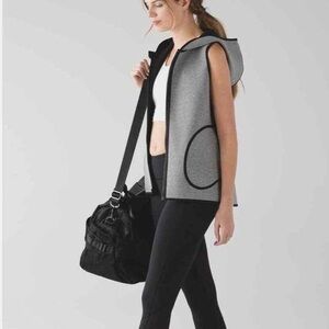 NWOT Lululemon Insculpt Reversible Gray Black Scuba Zip Up Hooded Vest Size 4